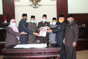 Read more about the article Anggota DPRD Adakan Sidang Paripurna KUA PPAS
