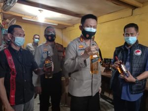 Read more about the article Ratusan Miras Merk Luar Negeri Ilegal Di Amankan Polres Metro Bekasi