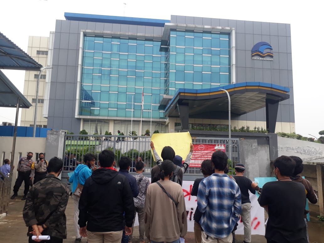 Read more about the article Gerakan Masyarakat Anti Korupsi Menolak Rencana Kenaikan Tarif Air,di Kantor Pusat PDAM