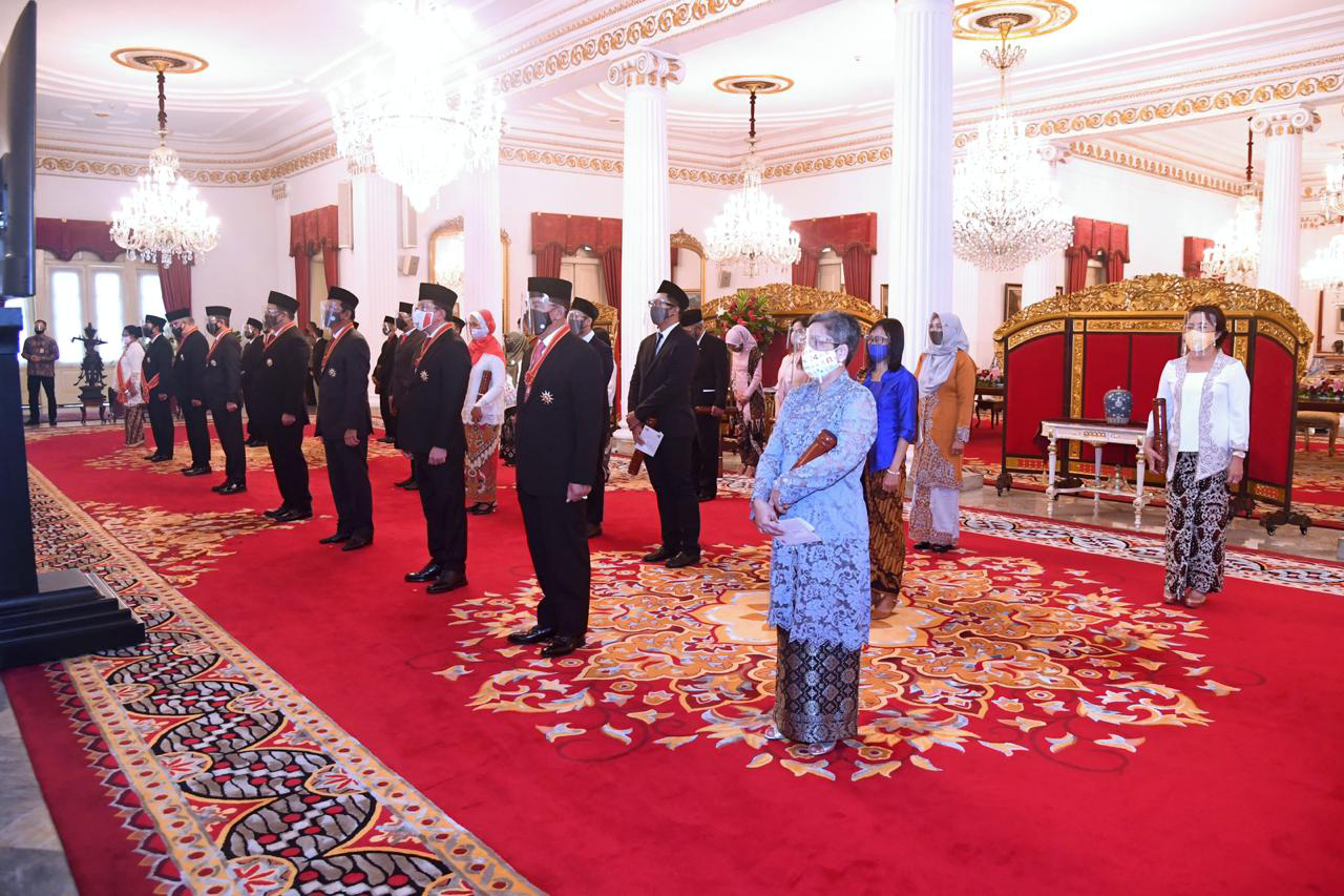 Read more about the article Presiden Joko Widodo Anugrahkan Bintang Mahaputera dan Bintang Jasa Bagi 71 Tokoh