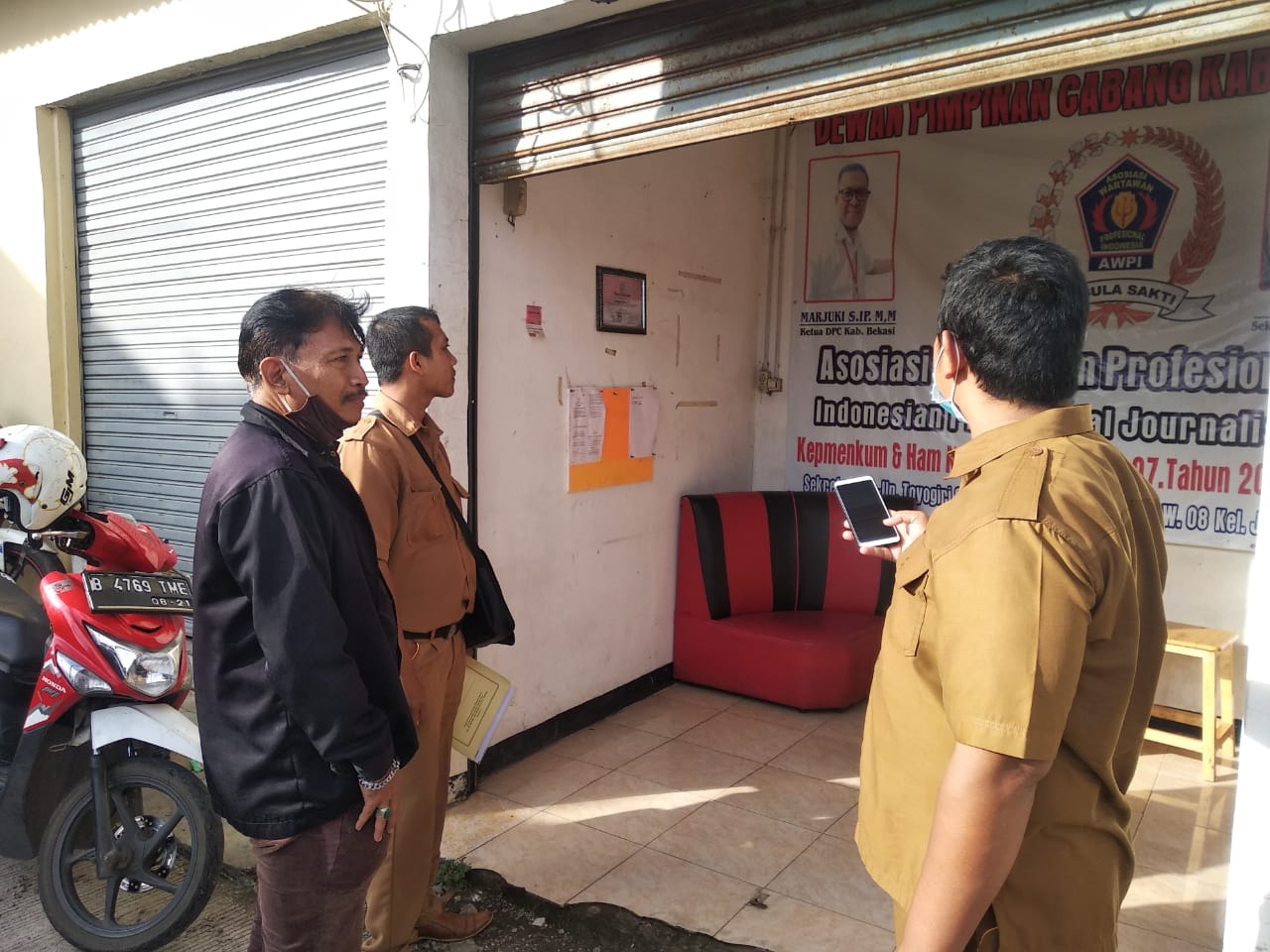Read more about the article Kesbangpol Kunjungi Kantor DPC AWPI Kab Bekasi