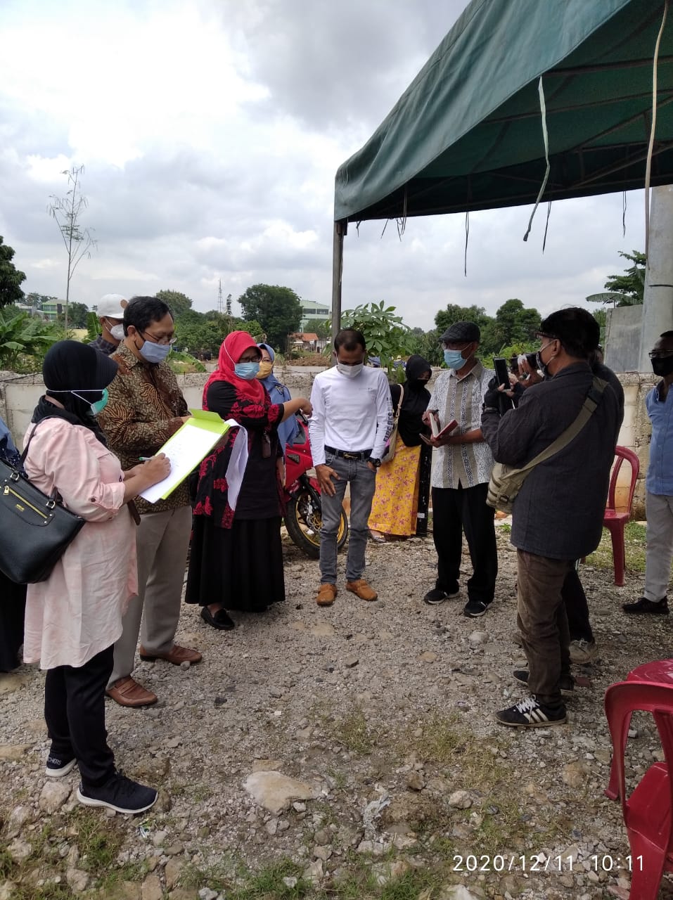 Read more about the article Majelis Hakim Pengadilan Negeri Bekasi Lakukan Pemeriksaan Setempat Di Lokasi obyek Perkara Polemik Jatiasih