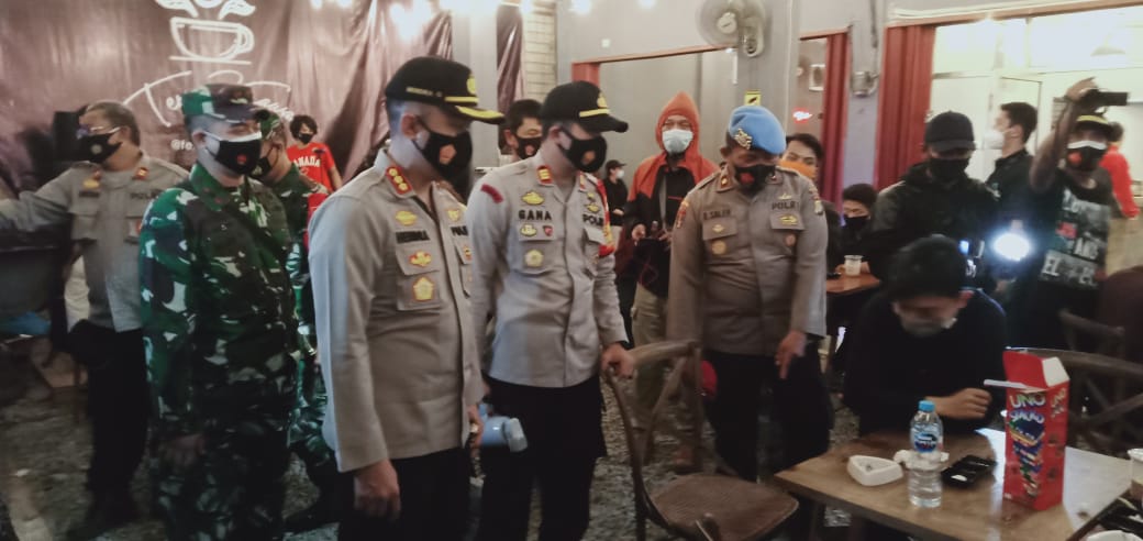 Read more about the article Kepolisian Resort Metro Bekasi Adakan Kegiatan Patroli Skala Besar, Bubarkan Warga Yang Berkerumun