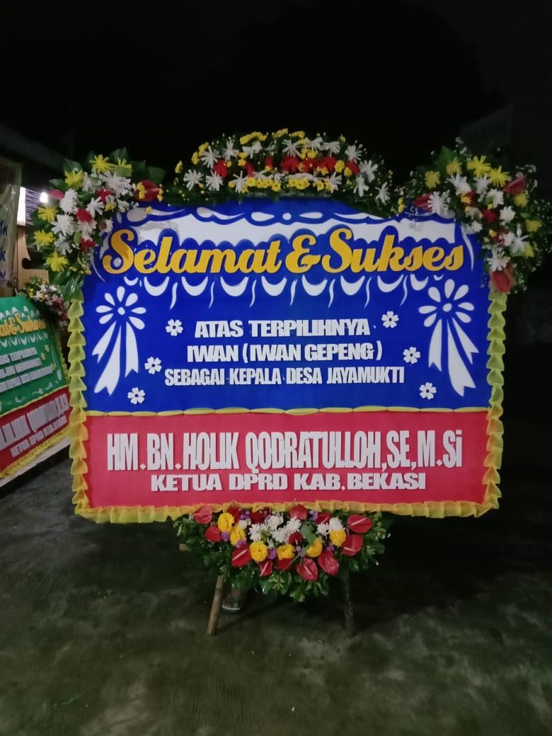 Read more about the article Ketua DPRD Kab Bekasi Berikan Karangan Bunga Kepada Kades Yang Terpilih Desa Jayamukti