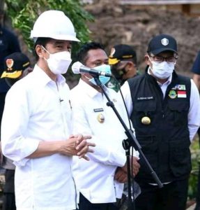 Read more about the article Presiden Jokowi Tinjau Langsung Korban Banjir di Kec Pebayuran Kab Bekasi