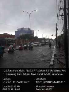 Read more about the article Jalan Raya Sukadanau Cikarang Barat Banjir Akibat Curah Hujan yang Tinggi