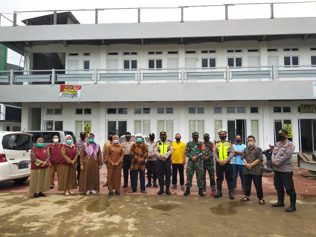 Read more about the article Giat Ops Yustisi Serta Pembagian Masker Dalam Rangka Penegakan Prokes PPKM dan 3T