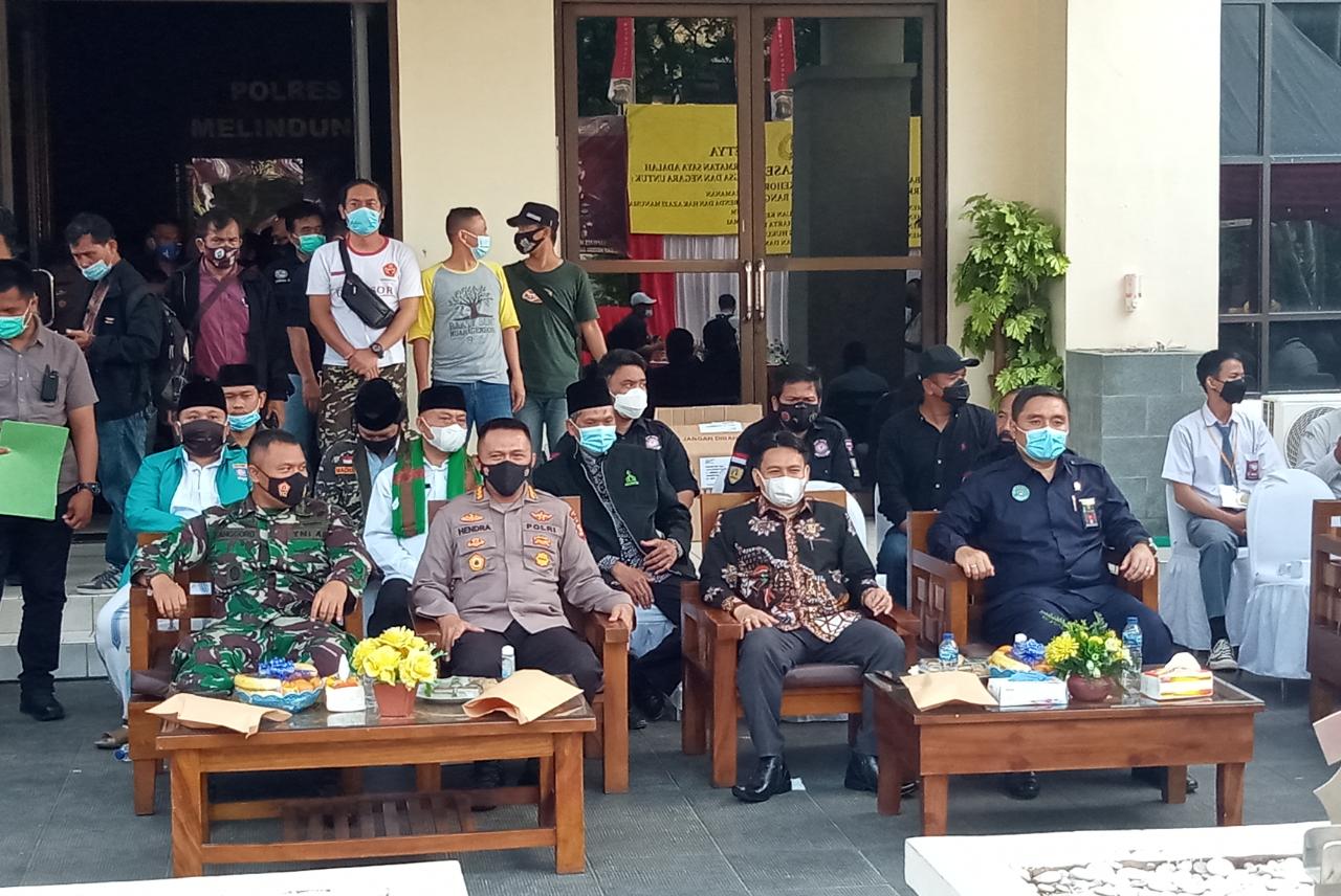 Read more about the article Polres Metro Bekasi Lakukan Pemusnahan Barang Bukti Miras sera Obat obatan Terlarang Tramadol dan Eximer
