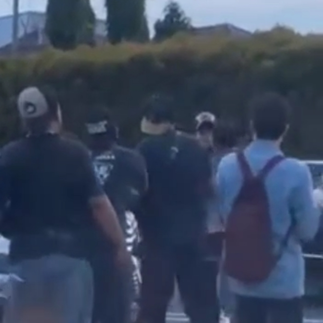 Read more about the article VIRAL VIDEO PETUGAS DISHUB KOTA BEKASI DIKEROYOK SEJUMLAH PENGUNA SEPEDA MOTOR