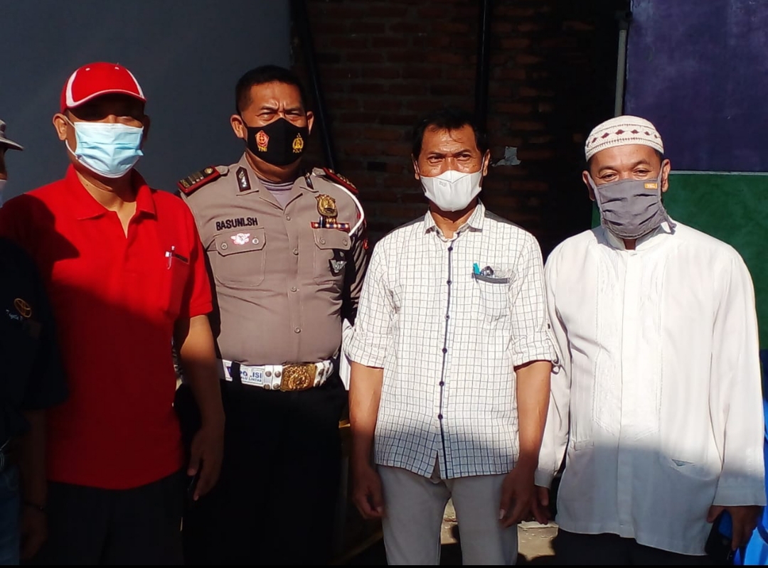 Read more about the article Polsek Cikarang Barat Kab Bekasi Berikan Bantuan Vaksinasi Untuk Warga Regensi 1 Cibitung
