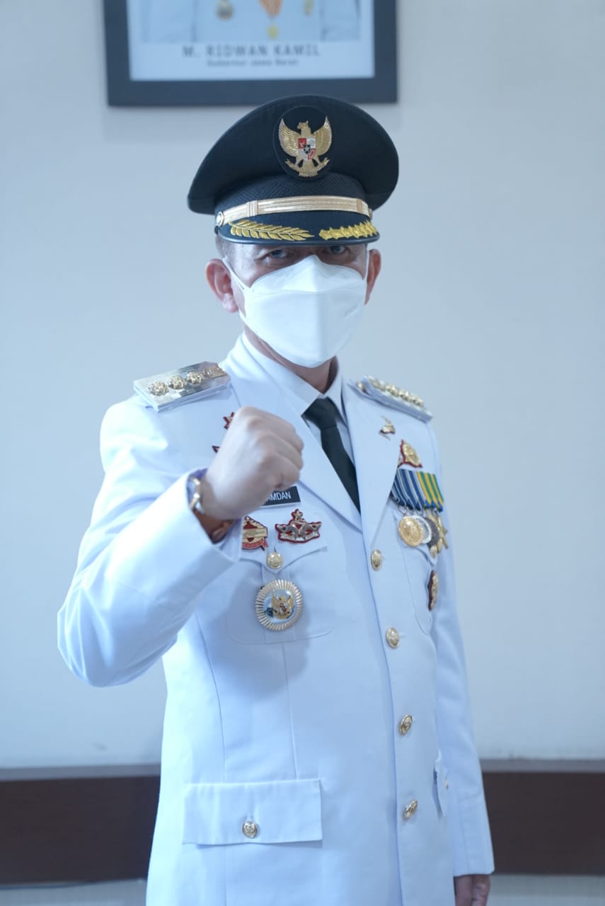 Read more about the article Belum Lama Menjabat Bupati Kab Bekasi Dani Ramdan Langsung Menambah 4 Ribu Paket Bansos ,Wow