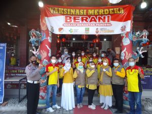Read more about the article Polsek Cikarang Utara Berikan 210 Vaksinasi Ke Yayasan Cakra Utama dan Masyarakat Bekasi