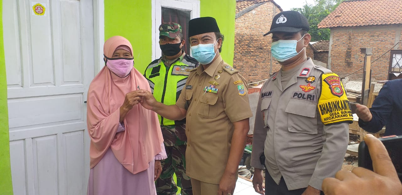 Read more about the article Kades Sukaraya dano Sumarno Resmikan Program Rumah Sanitasi Sehat