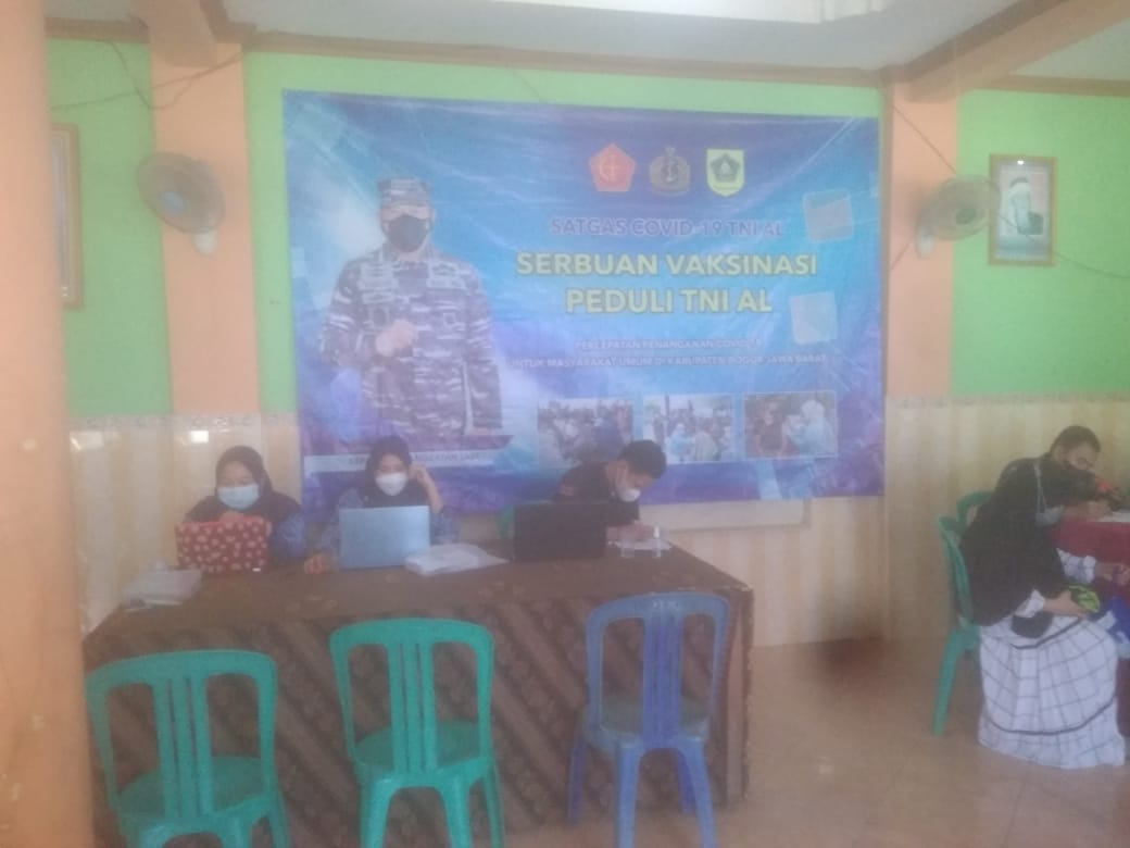 You are currently viewing SERBUAN VAKSINASI PEDULI TNI AL DI CILANDAK JAKSEL