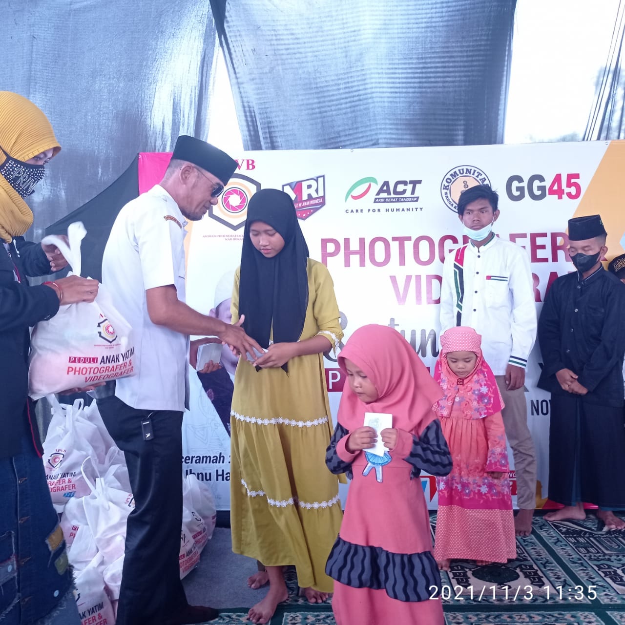 Read more about the article SANTUNAN ANAK YATIM LEMBAGA APVB DI DESA SUKARUKUN KAB BEKASI