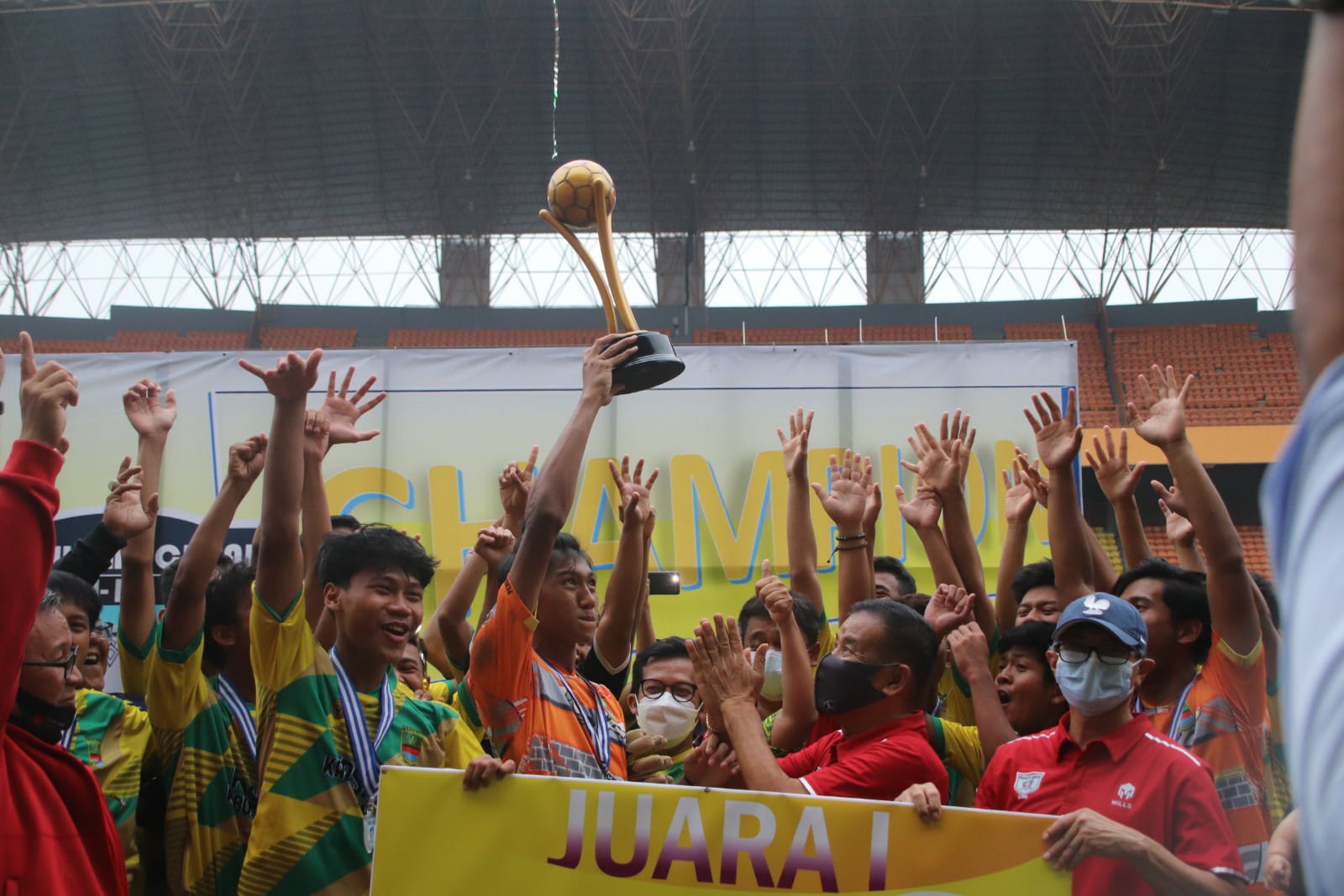 Read more about the article Adu Pinalti Menang, Persikasi Juara Soeratin U-17 Piala H.Umuh Muchtar 2021.