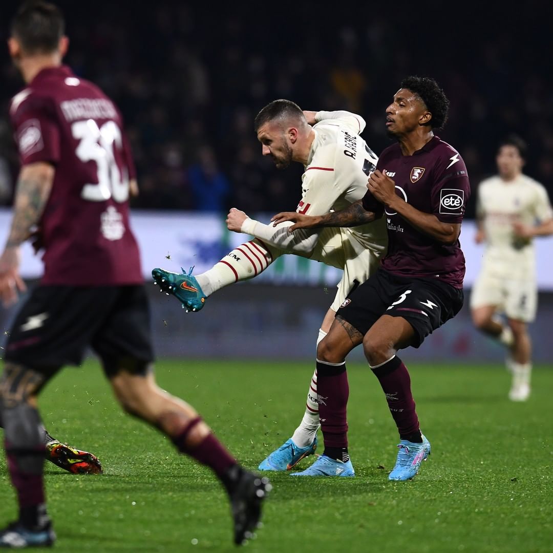 Read more about the article Hasil Pertandingan Salernitana vs AC Milan: Skor 2-2