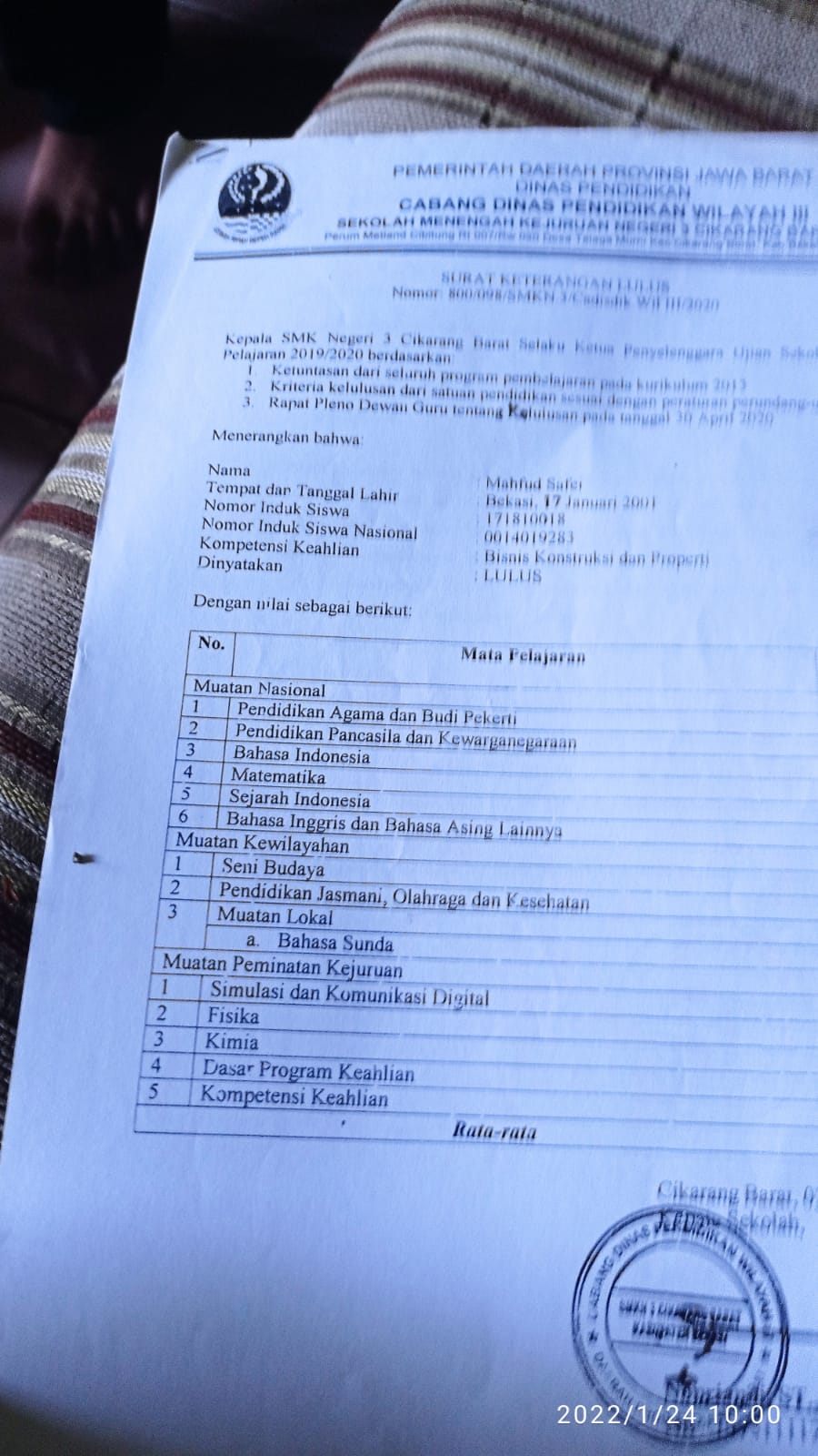 Read more about the article Diduga Komite Sekolah SMK N 3 Cikarang Barat Tahan Ijazah Siswa, Terancam Kena Pasal 372 Penggelapan