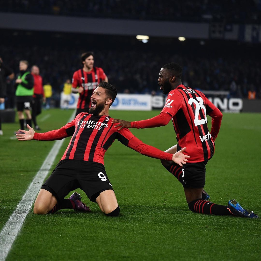 Read more about the article Menang Lawan Napoli, AC Milan Naik ke Puncak Klasemen