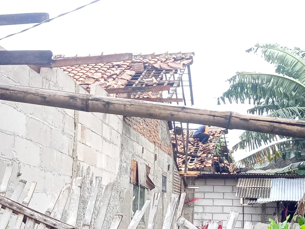 Read more about the article Angin Kencang Melanda Warga Di Desa jejalen Jaya Di Sebab Kan 13 Unit Rumah Rusak