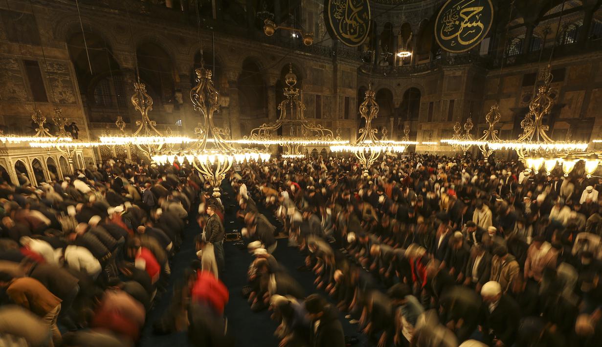 Read more about the article Hagia Sophia Gelar Salat Tarawih Pertama Kali Sejak 88 Tahun