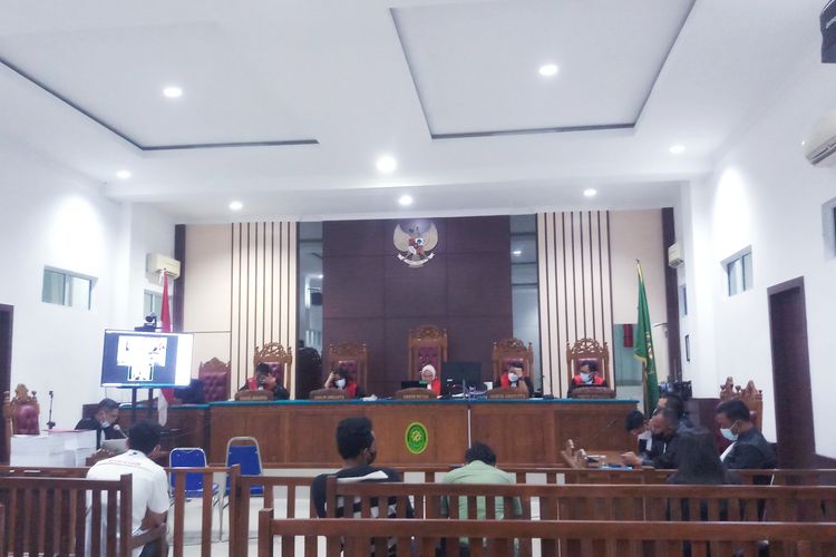 You are currently viewing Sidang Lanjutan Kasus Korupsi Bupati Bintan Non Aktif : Keterlibatan Pihak Lain Akan Jaksa KPK Sampaikan