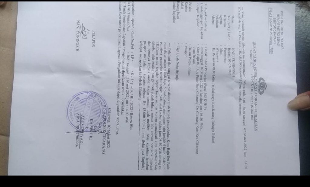 KARENA TIDAK ADA TINDAK LANJUT DARI UPTD PASAR CIKARANG KASUS PEMBOBOLAN KIOS PAKAIAN PEDAGANG LAPOR KE DISPERINDAGPAS KAB BEKASI