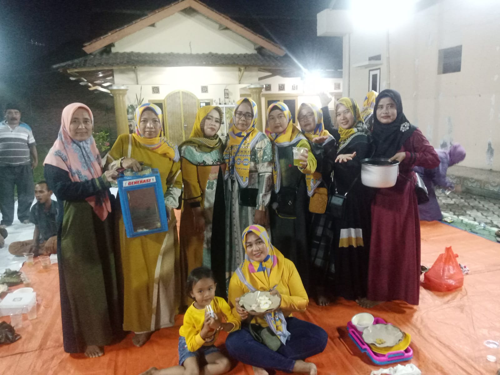 Read more about the article Kades Karang Rahayu Haji Ino Hermawati giat Bukber