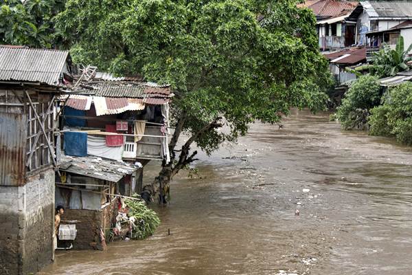 You are currently viewing Ciliwung Meluap, 29 RT di DKI Jakarta Terendam Banjir
