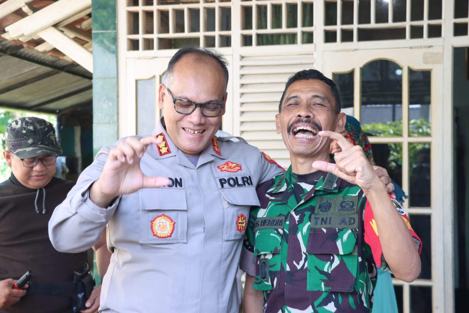 Read more about the article Menjalin silaturahmi, Kapolres Metro Bekasi, Kombes. Pol. Gidion Arif Setyawan, Mengunjungi kediaman Habib Nizar bin Yahya