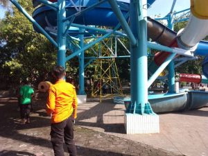 Read more about the article 9 Anak Jatuh Dari Seluncuran Kolam Renang Waterpark Di Kenjeran Park (KenPark) Surabaya