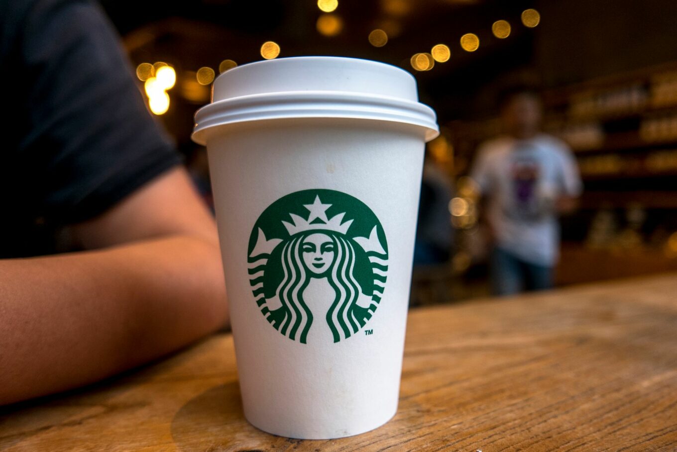 Read more about the article Cara Starbucks Membuat Orang Tertarik Beli meski Tahu Harganya Mahal