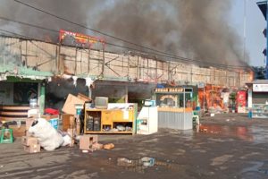 Read more about the article Kebakaran di Terminal Bekasi: 3 Orang Terluka, Dan beberapa Kios Hangus