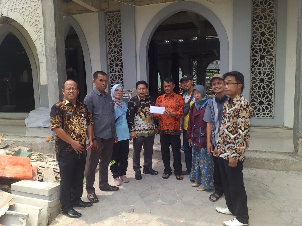 Read more about the article Ketua DPRD HM BN HOLIK QODRATULOH Silahturohmi ke sekolah SMAN 1 Cikarang