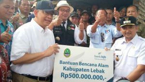 Read more about the article Ridwan Kamil Beri Bantuan 500 Juta untuk Korban Banjir Lebak