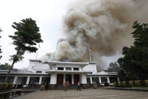 Read more about the article Gedung Balai Kota Bandung Kebakaran, Wali Kota dan Staf Langsung Lari Selamatkan Diri