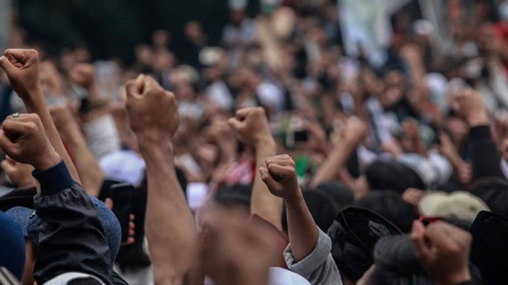 Read more about the article Demo Buruh Tuntut Kenaikan Upah 13 Persen dan Tolak PHK Dengan Ancaman Resesi