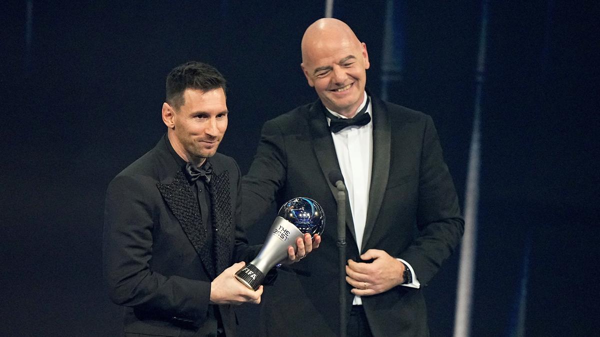 Read more about the article Ungguli Mbappe dan Benzema, Lionel Messi Pemain Terbaik FIFA 2022