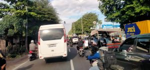 Read more about the article Diduga Dishub Tutup Mata di Bukanya  Road Barrier di Depan PT Micheliin, Banyak kecelakaan dan kemacetan ,Why