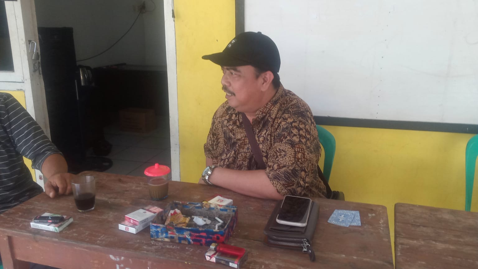 Read more about the article Kepala Desa Kali Jaya dan SEKDES Kali Jaya (UCI) Melakukan Pengasapan (Poging) Atas Laporan Adanya Warga yang Terserang DBD