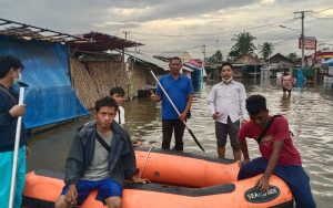 Read more about the article Perumahan Villa Kencana Cikarang Di Landa Banjir 4 hari, Warga Lakukan Aksi Demo Dua Hari