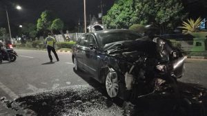 Read more about the article Tengah Asyik Memadu Cinta, Pengemudi Mobil Dinas DPRD Jambi Panik Saat Kepergok Warga