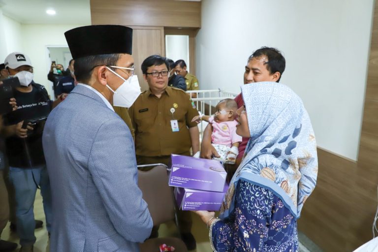 Read more about the article Rumah sakit RSUD kabupaten bekasi membagikan takjil gratis untuk pasien