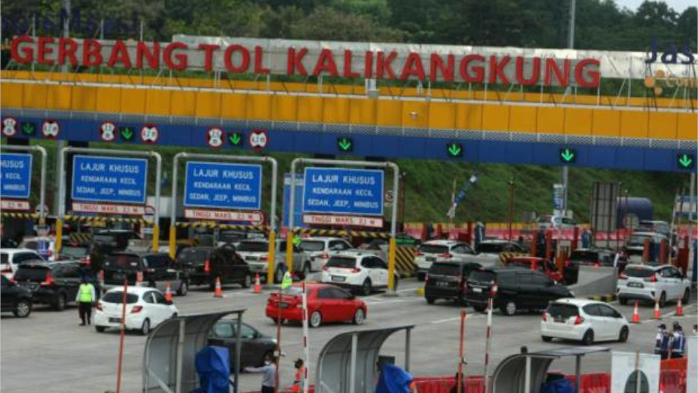 Read more about the article Polisi Terapkan “Oneway” dari GT Cikampek Hingga GT Kalikangkung untuk Atasi Arus Mudik Lebaran