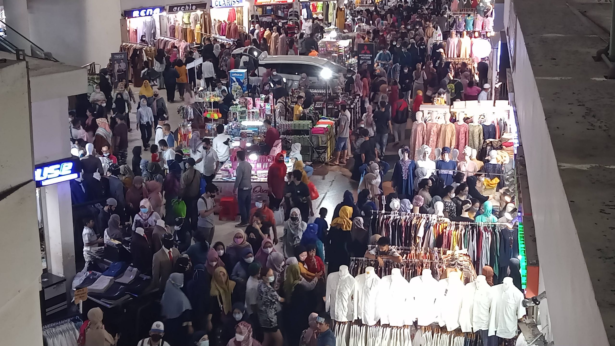 Read more about the article Dua Pekan Jelang Lebaran, Pasar Tanah Abang Mulai Padat Pengunjung