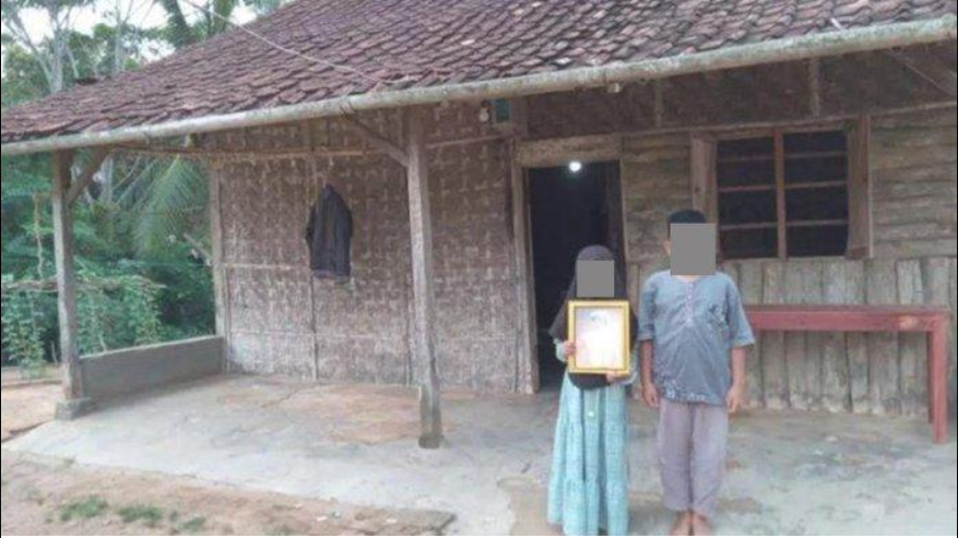 Read more about the article Usai Viralnya Postingan Video Kakak-adik Mengadu Ke Jokowi , Akhirnya Sang Ayah Pelaku Pembunuhan Ibu Bocah Tersebut Ditangkap