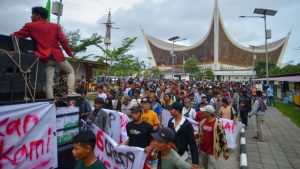 Read more about the article Warga Demo Tolak Proyek Strategis Nasional di Air Bangis, 17 Orang Ditangkap dan Diintimidasi