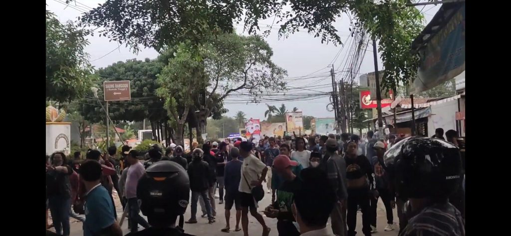 bentrokan ormas di bekasi