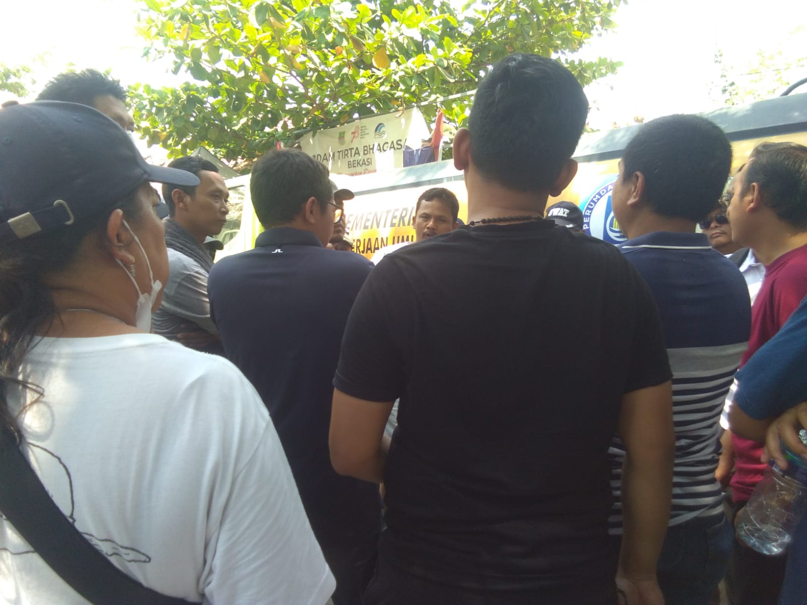 Read more about the article Pdam Tirta Bhagasasi Bekasi Cabang Tarumajaya Di Demo Warga Perumahan Segara City.
