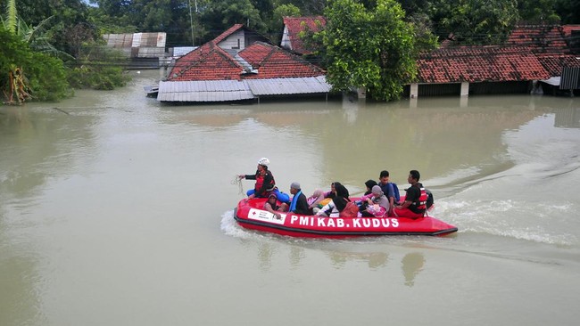 You are currently viewing 89 Desa Di Demak Jateng Terendam Banjir Akibat 6 Tanggul Jebol